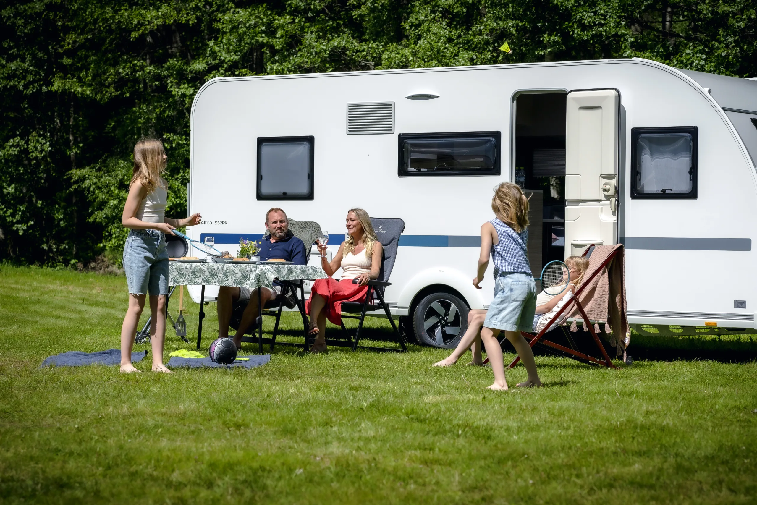 Utforska friheten med husvagn och 
husbil – tips inför sommarsäsongen
